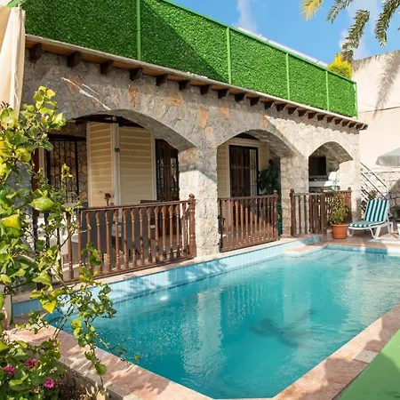Splendid With Private Pool In The Heart Of Willa