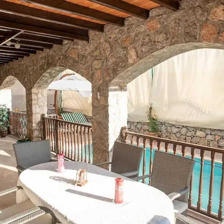 Willa Splendid With Private Pool In The Heart Of